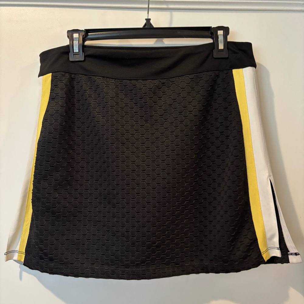 Izod Black Skort with side striping size M NWOT!!